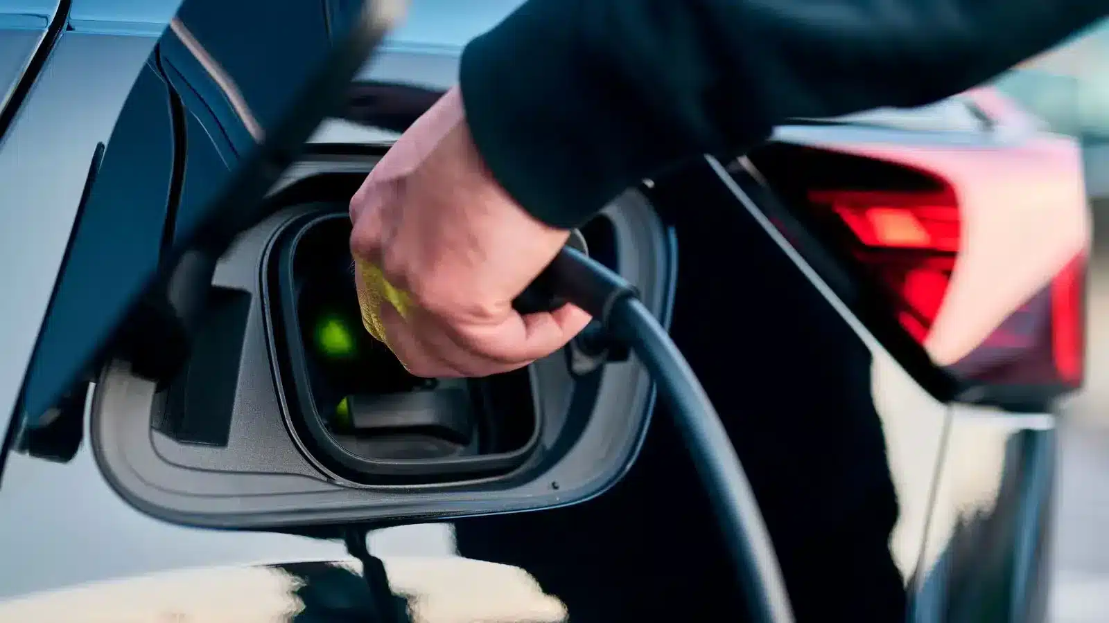 Detalle-4-Volvo-EC40-Los-Coches-2025