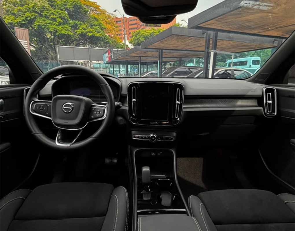 VOLVO XC40 RECHARGE PLUS PURE ELEC NSK766