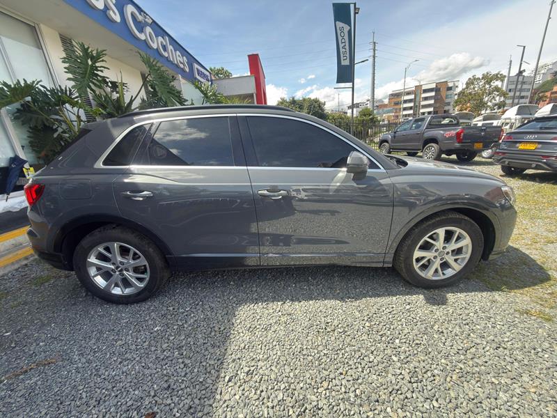 AUDI Q3 AMBITION 1.4 AT 4X2