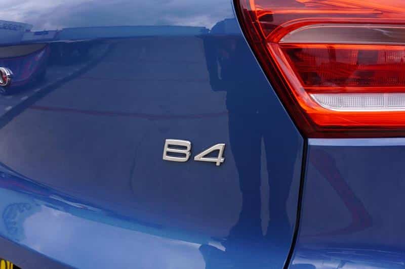 VOLVO XC 40 PLUS B 4 2,0 AT HIBRIDO LNY070