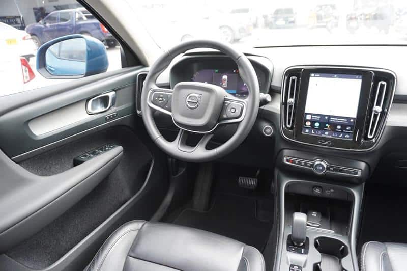 VOLVO XC 40 PLUS B 4 2,0 AT HIBRIDO LNY070