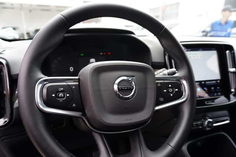VOLVO XC 40 PLUS B 4 2,0 AT HIBRIDO LNY070