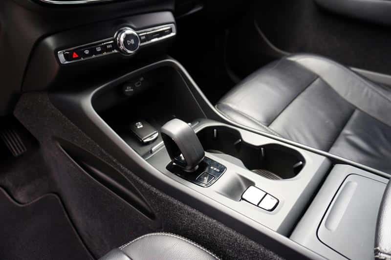 VOLVO XC 40 PLUS B 4 2,0 AT HIBRIDO LNY070