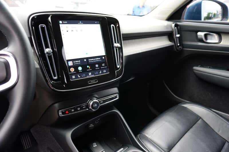 VOLVO XC 40 PLUS B 4 2,0 AT HIBRIDO LNY070