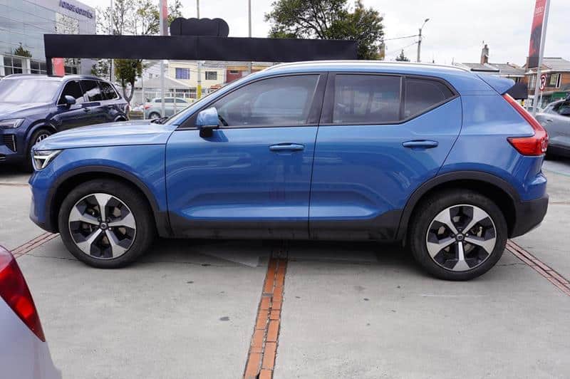 VOLVO XC 40 PLUS B 4 2,0 AT HIBRIDO LNY070