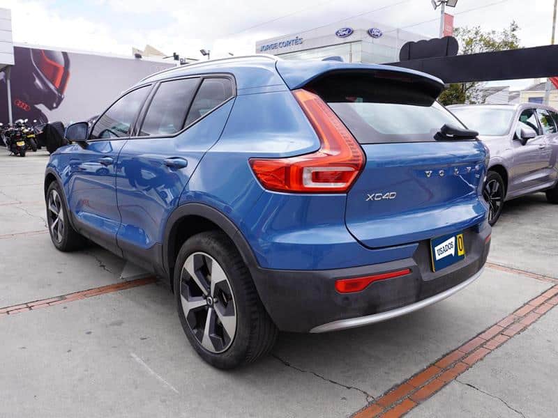 VOLVO XC 40 PLUS B 4 2,0 AT HIBRIDO LNY070