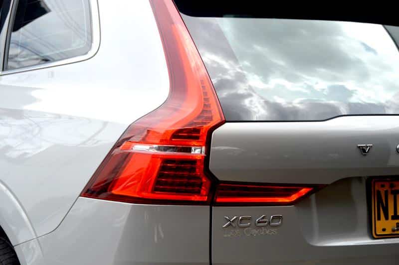VOLVO XC 60 PLUS T8 2.0 AT HIBRIDA ENCHUFABLE NIY097