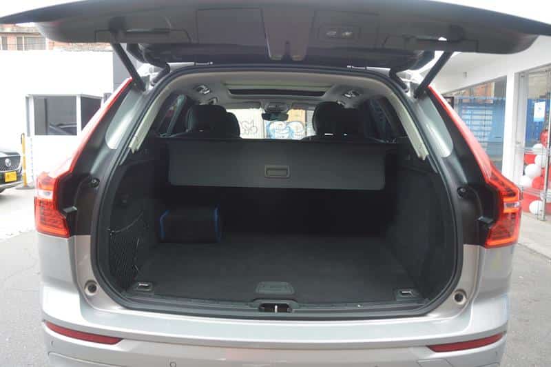 VOLVO XC 60 PLUS T8 2.0 AT HIBRIDA ENCHUFABLE NIY097