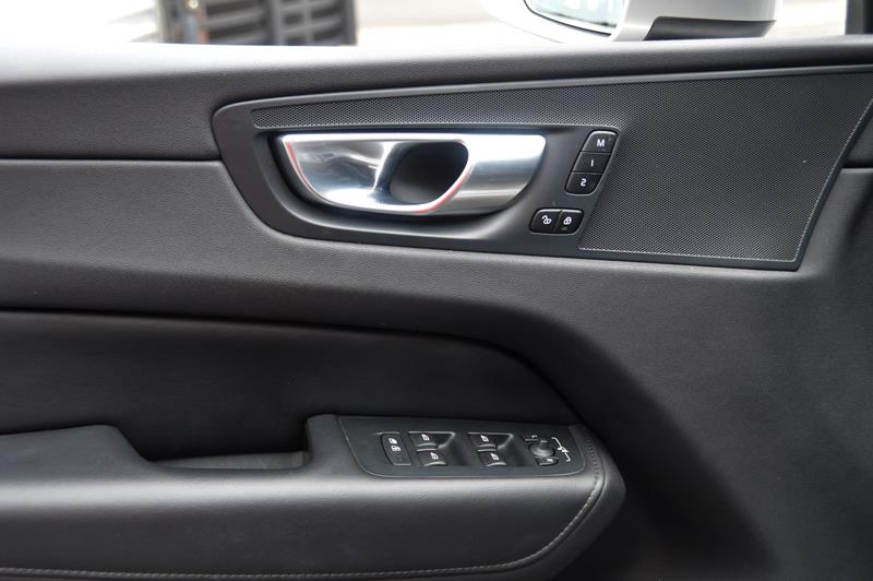 VOLVO XC 60 PLUS T8 2.0 AT HIBRIDA ENCHUFABLE NIY097