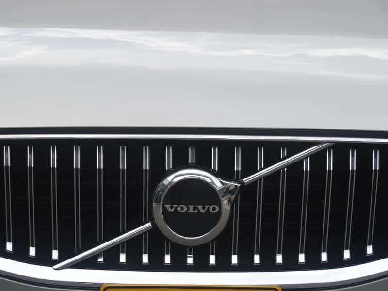 VOLVO XC 60 PLUS T8 2.0 AT HIBRIDA ENCHUFABLE NIY097