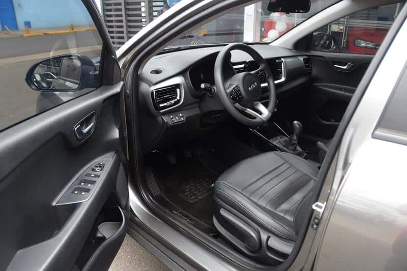 KIA STONIC DESIRE 1.0 MT HIBRIDO NKT073