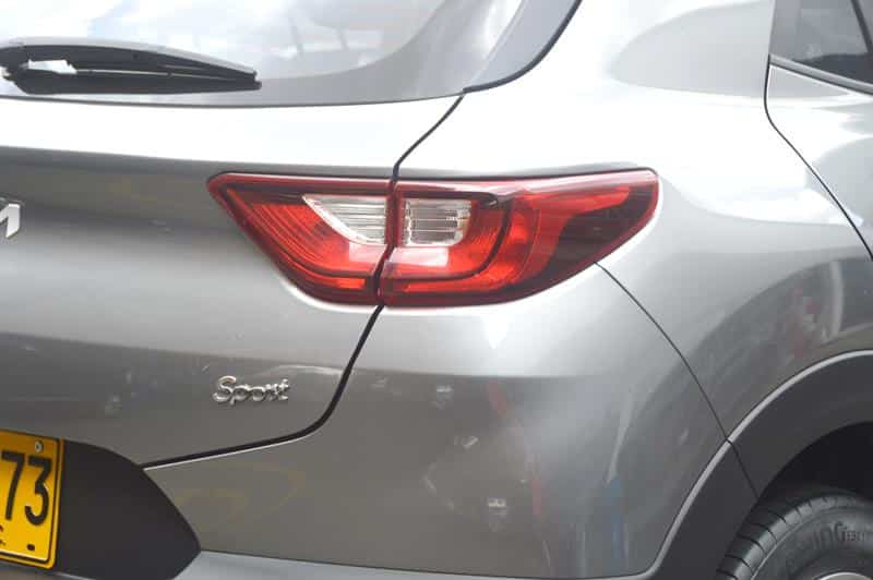 KIA STONIC DESIRE 1.0 MT HIBRIDO NKT073