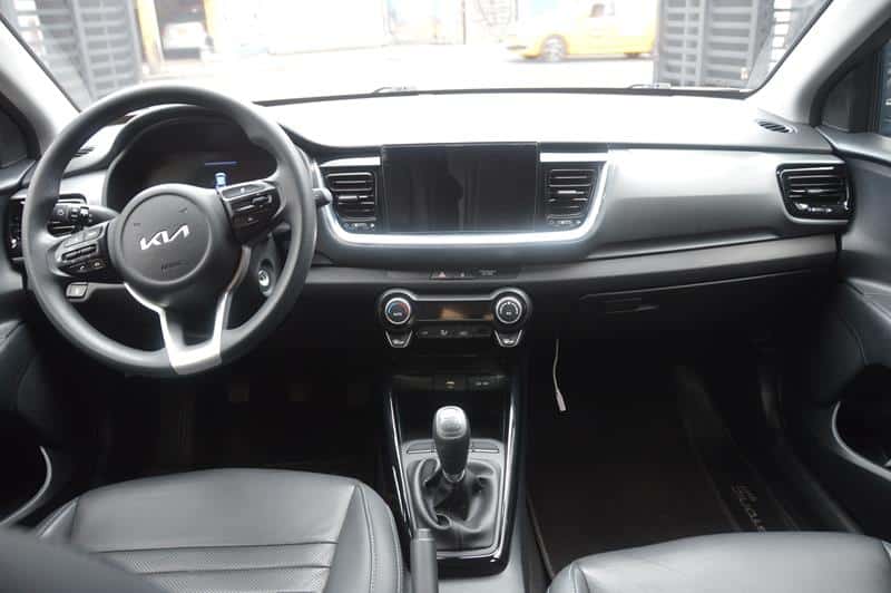 KIA STONIC DESIRE 1.0 MT HIBRIDO NKT073