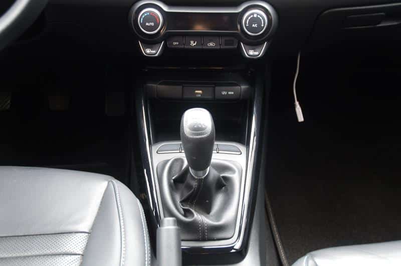 KIA STONIC DESIRE 1.0 MT HIBRIDO NKT073