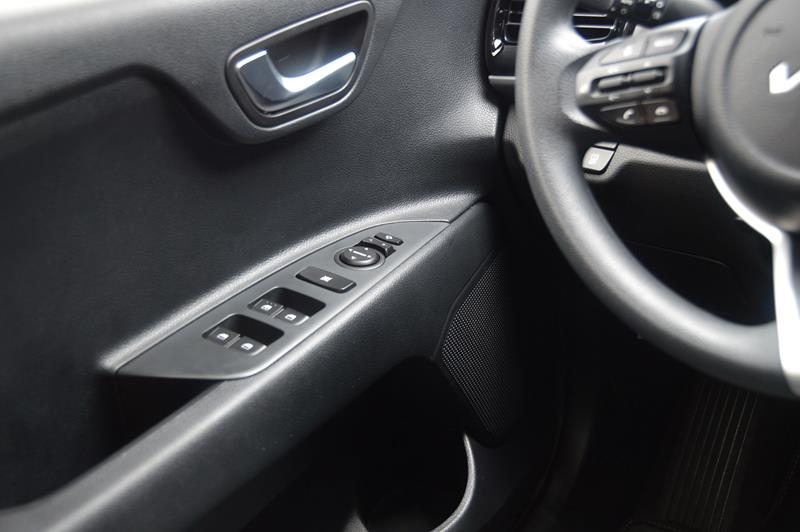 KIA STONIC DESIRE 1.0 MT HIBRIDO NKT073