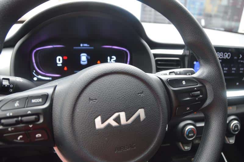 KIA STONIC DESIRE 1.0 MT HIBRIDO NKT073