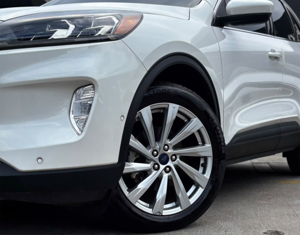FORD ESCAPE TITANIUM HEV LLK424