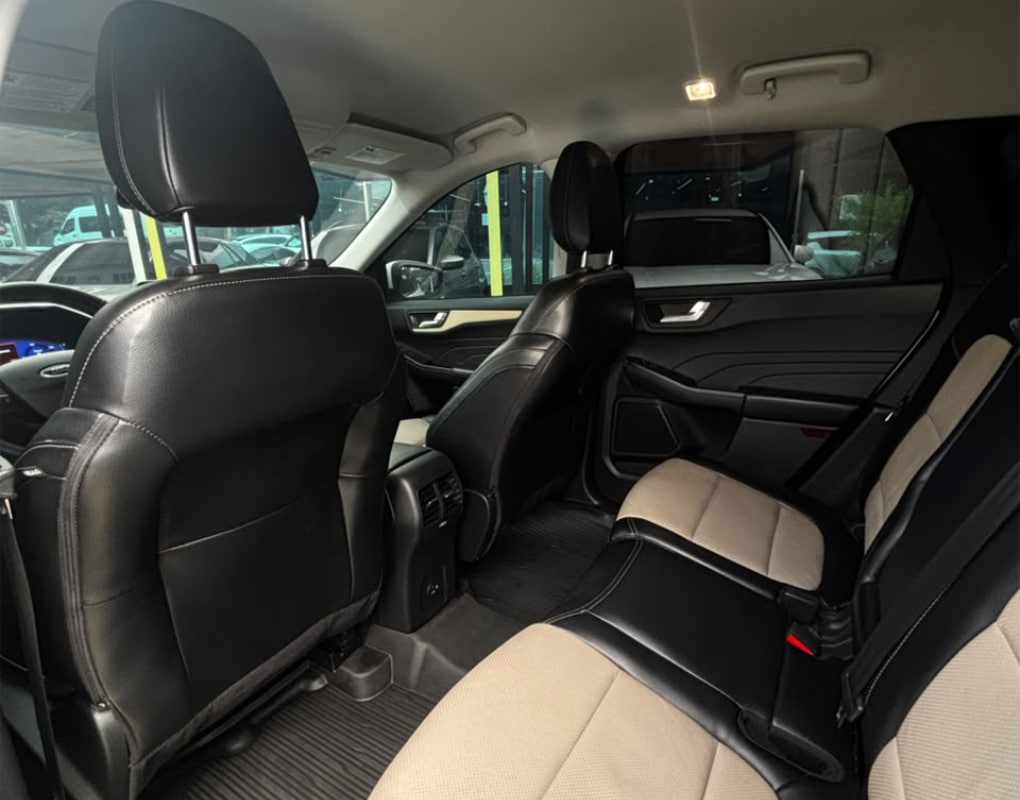 FORD ESCAPE TITANIUM HEV LLK424