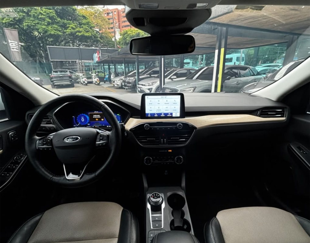 FORD ESCAPE TITANIUM HEV LLK424