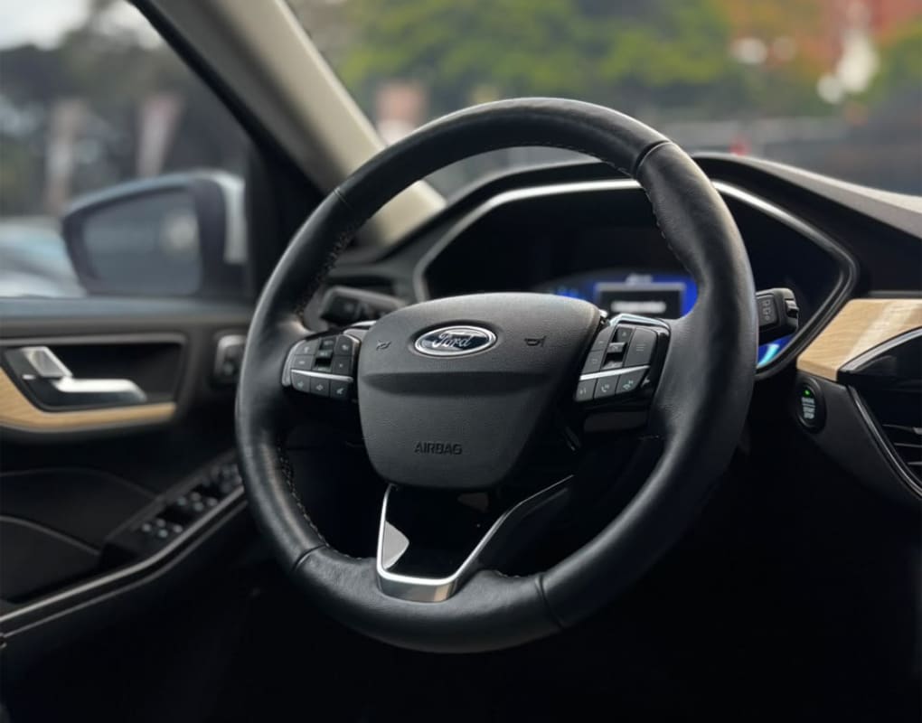 FORD ESCAPE TITANIUM HEV LLK424