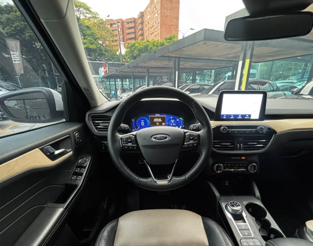 FORD ESCAPE TITANIUM HEV LLK424
